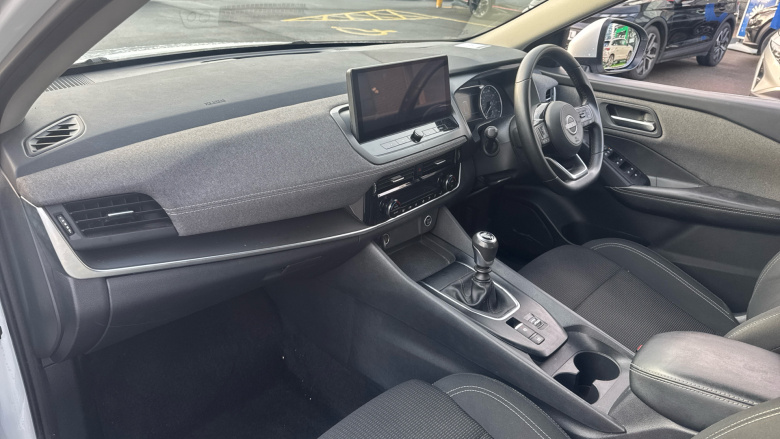 Nissan Qashqai 1.3 DiG-T MH Acenta Premium 5dr Petrol Hatchback